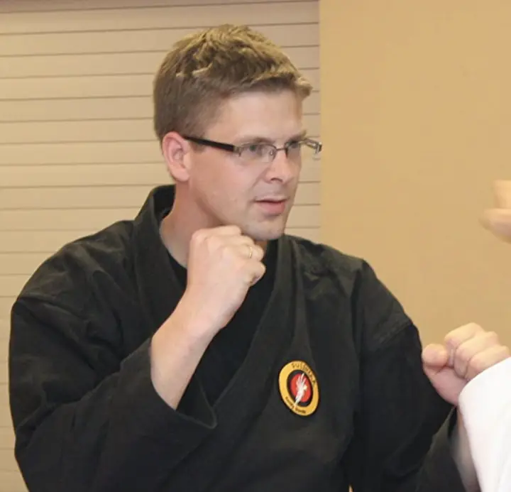 Morten Hagland Hansen in a fighting stance wearing a black karate uniform